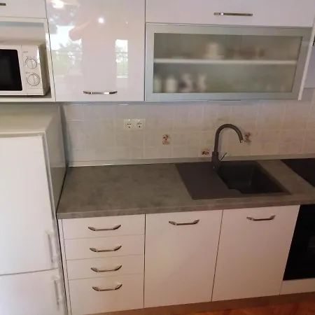 Nola Apartment *